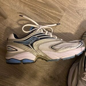 Saucony sneakers size 8.5